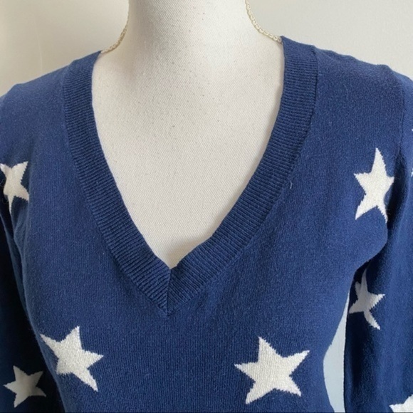 Wallace • Navy Blue White Star V Neck Sweater - Picture 4 of 5